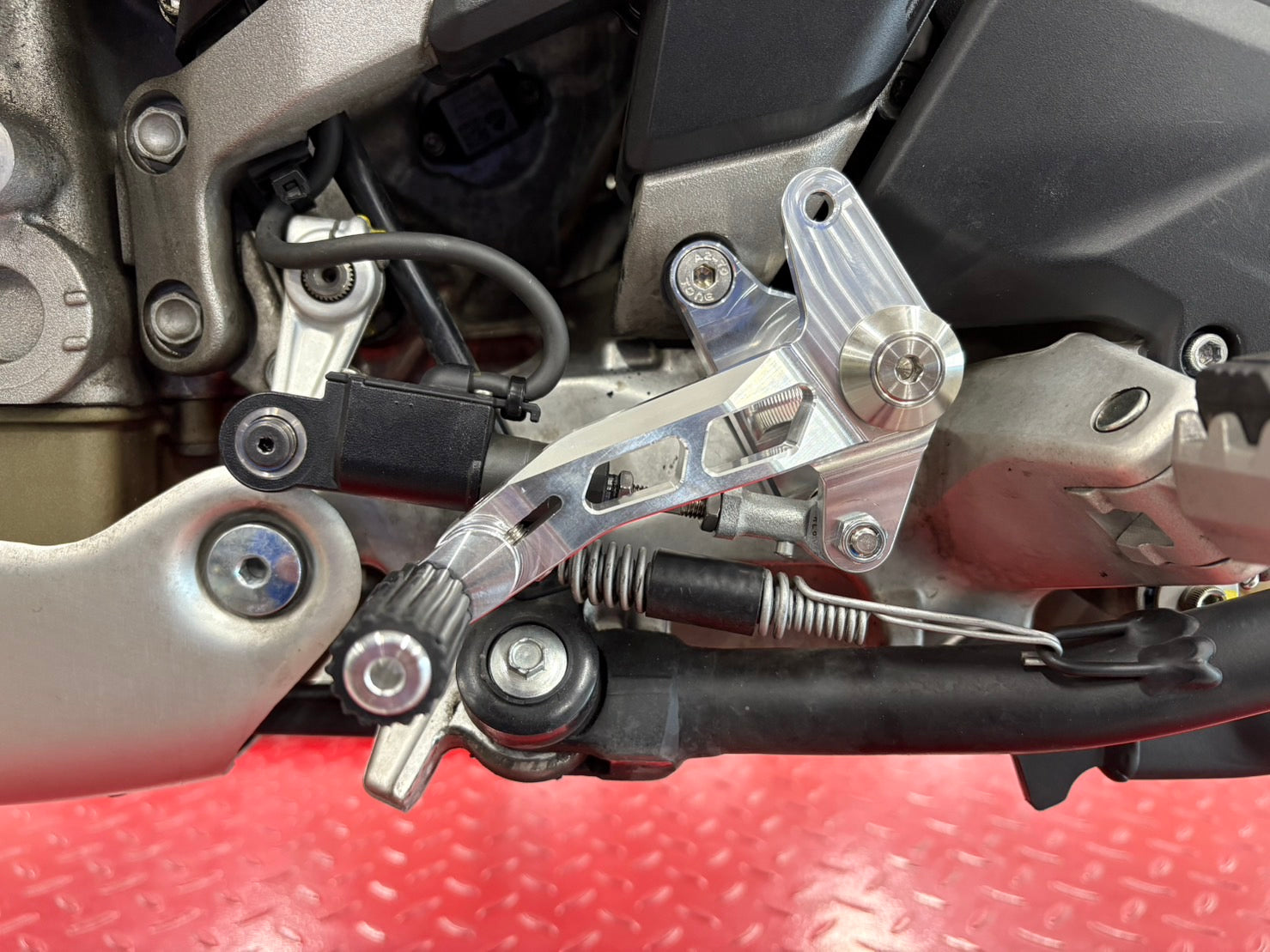 AELLA Gear Change Lever for Ducati Multistrada V4