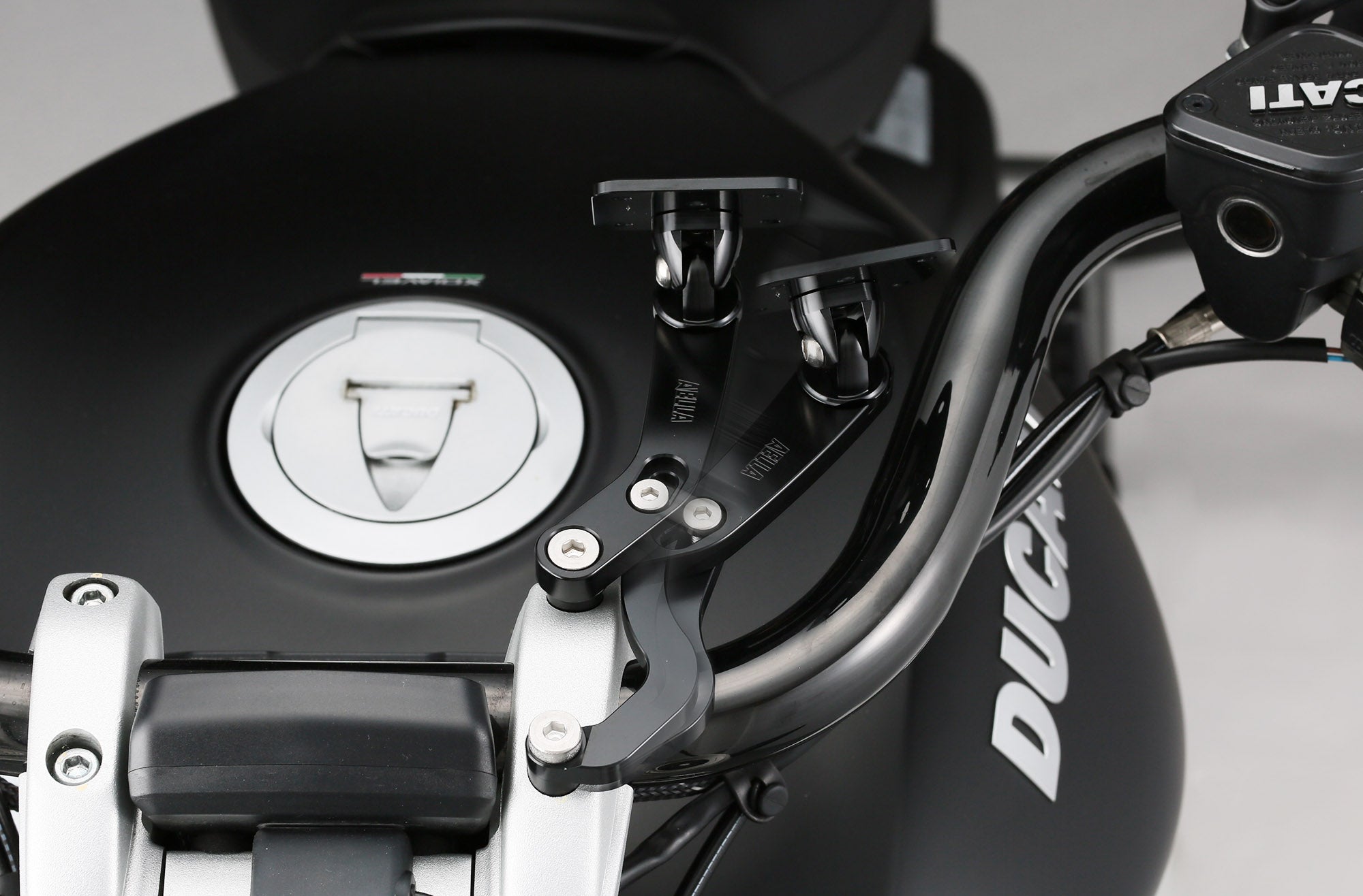 AELLA Phone / GPS Mount for Ducati XDiavel