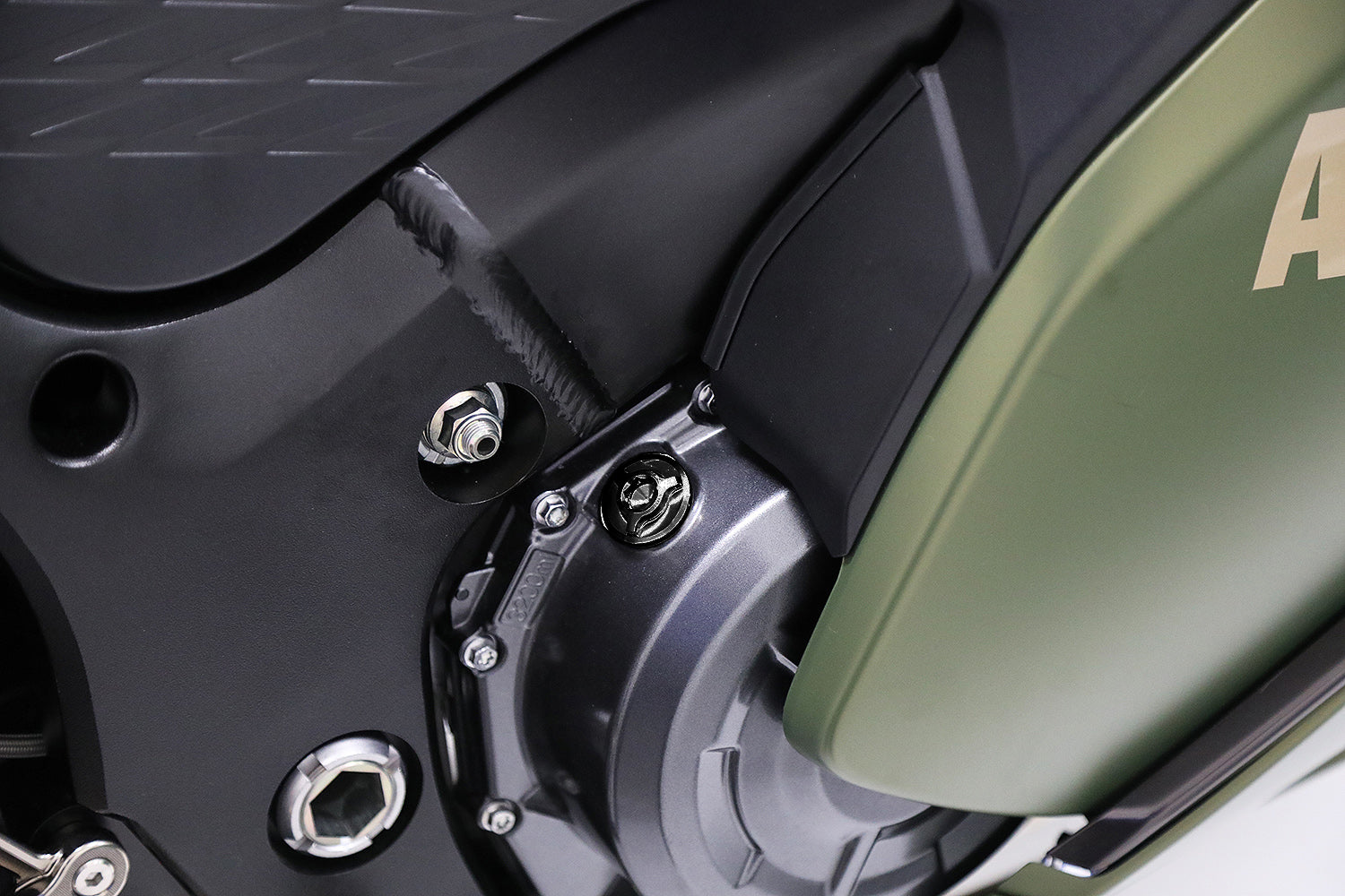 AELLA Oil Filler Cap for Suzuki Hayabusa