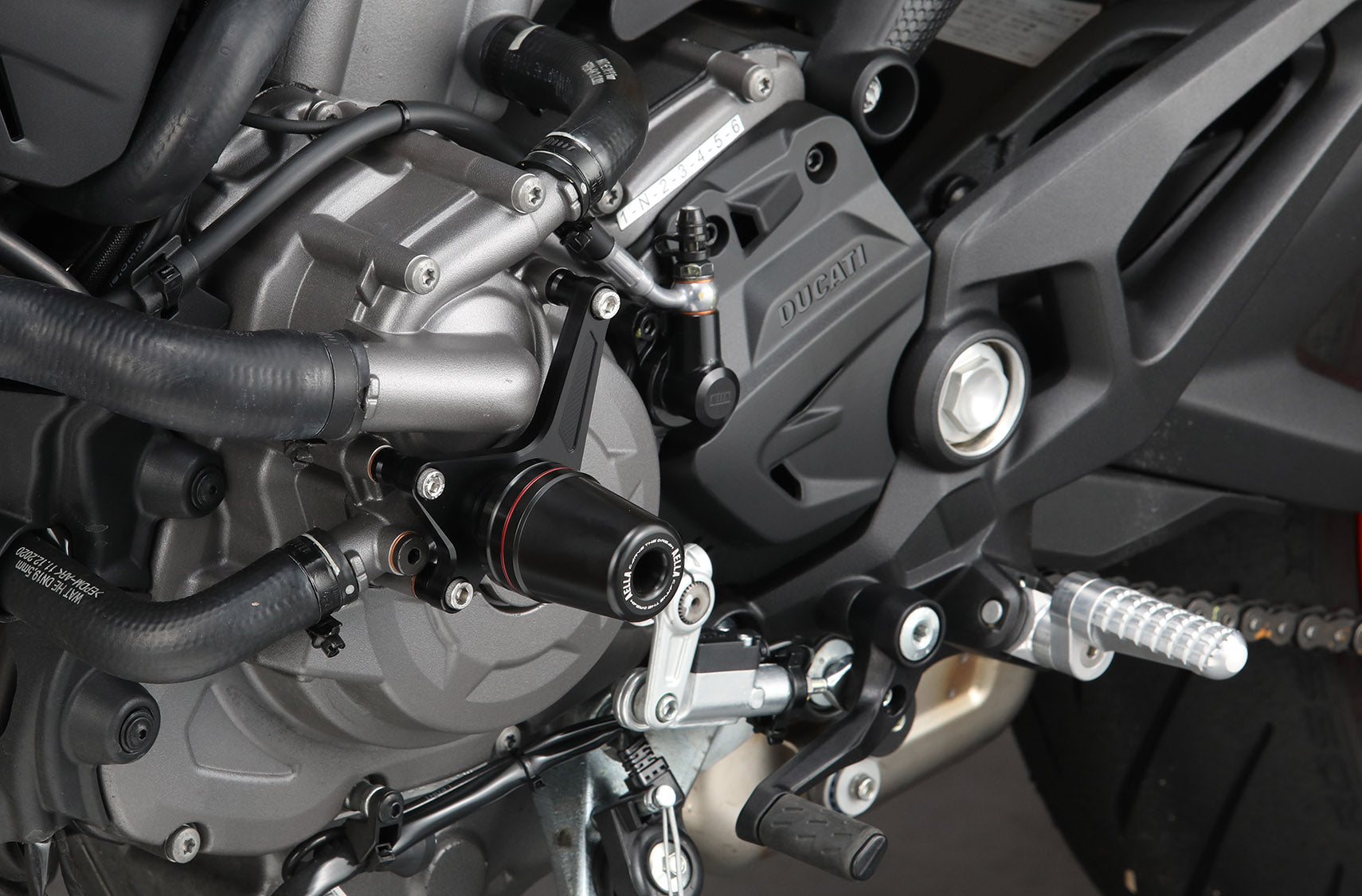 AELLA Engine Sliders for Ducati Monster (21+)