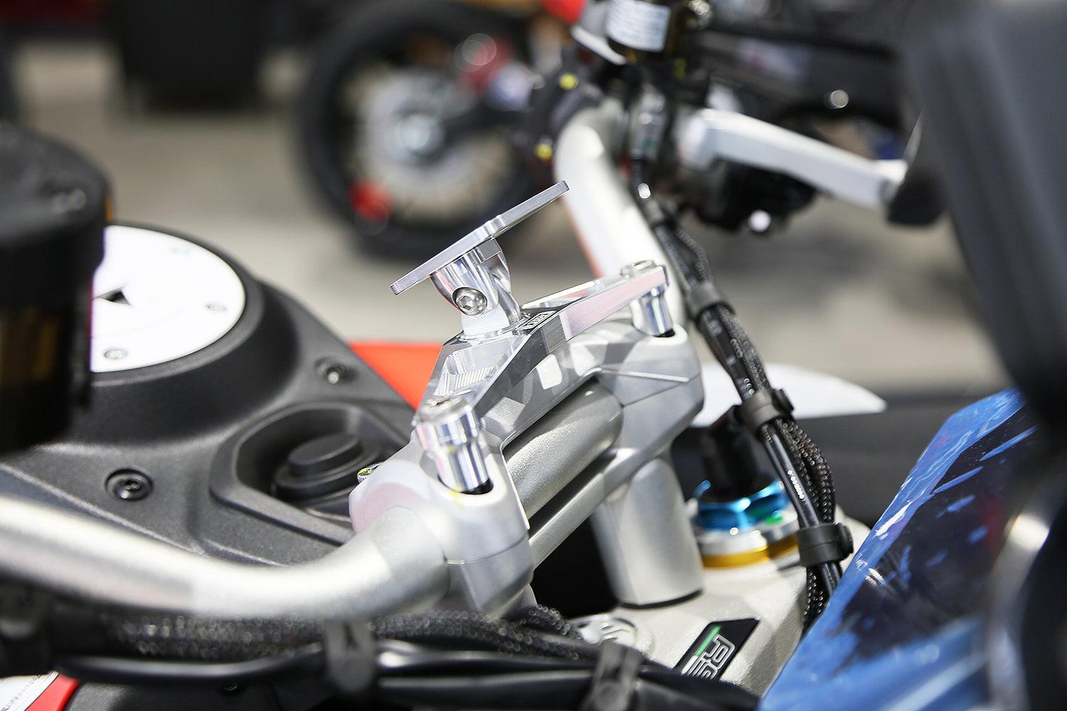 AELLA Phone / GPS Mount for Ducati Multistrada V4