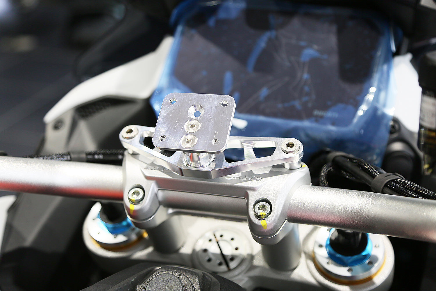 AELLA Phone / GPS Mount for Ducati Multistrada V4