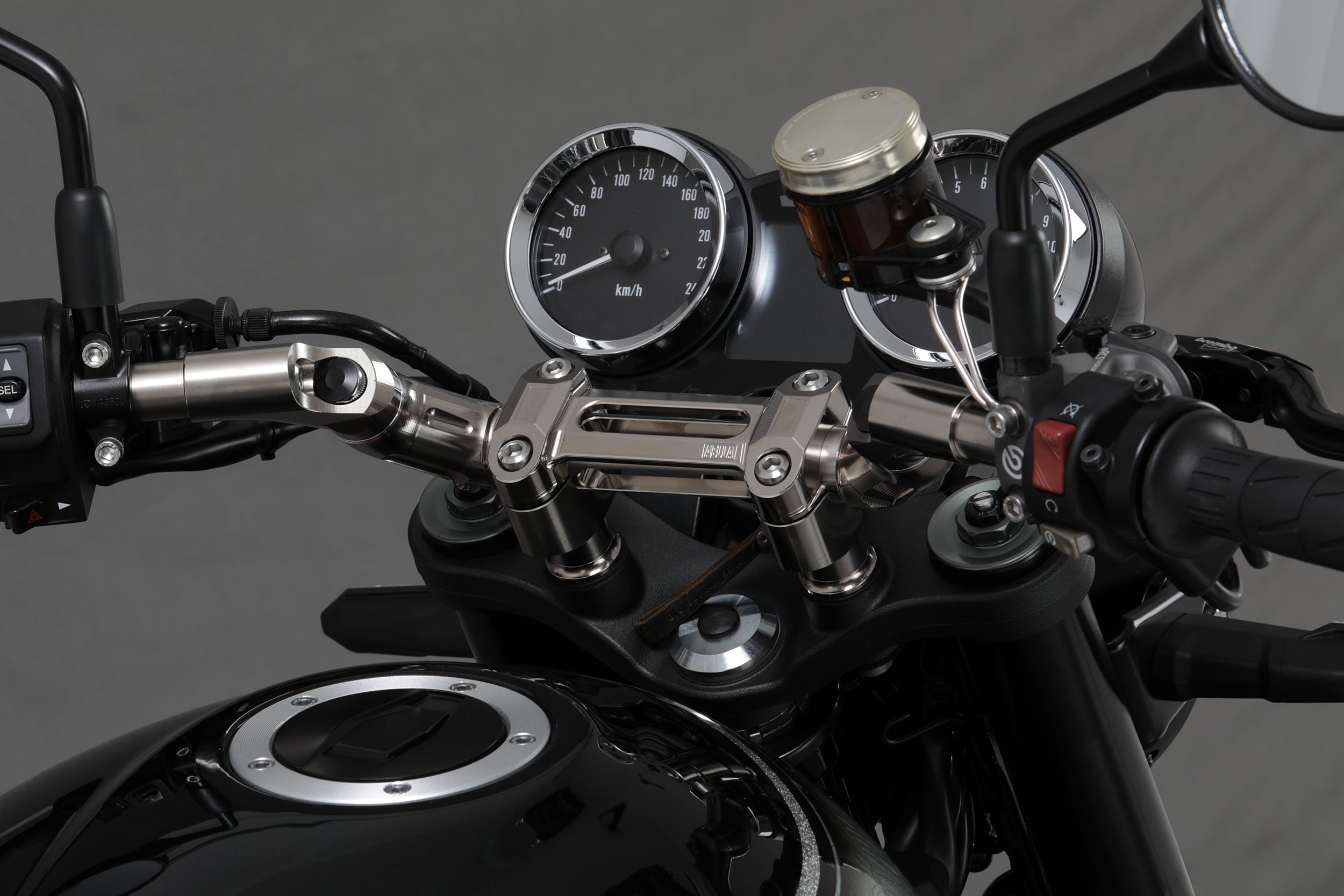 AELLA Handlebar Upper Clamp for Kawasaki Z900RS