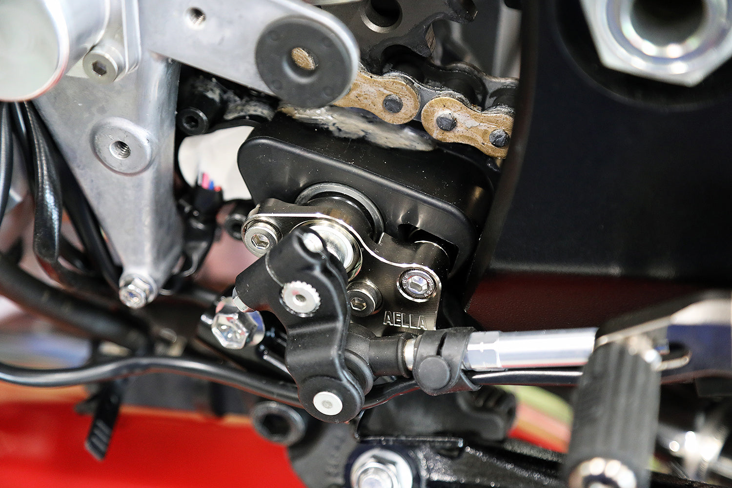 AELLA Shift Holder for Suzuki Hayabusa