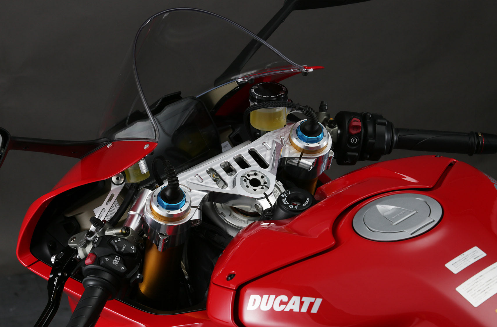 AELLA Fork Triple Clamp for Panigale V4